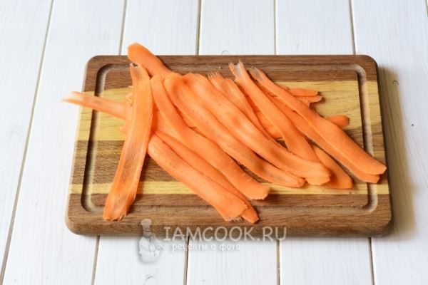 Маринованные рулетики из кабачков с морковью на зиму