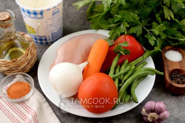 Куриное филе (грудка) с овощами в сметанном соусе